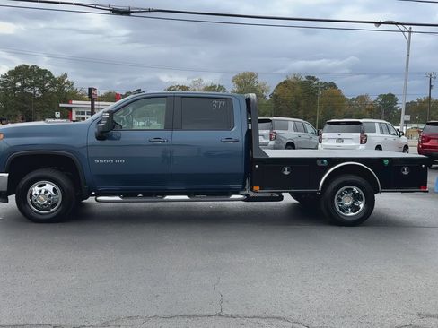 Used 2025 Chevrolet Silverado 3500 LT w/ Convenience Package AWD/4WD image 5