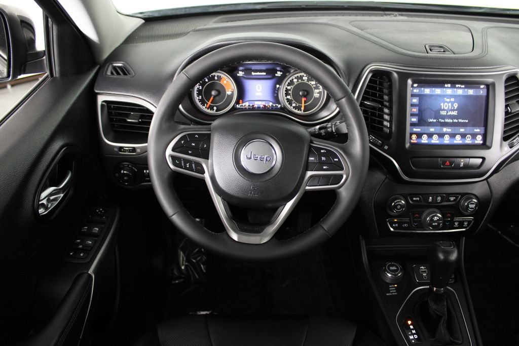 Used 2022 Jeep Cherokee Latitude Lux w/ Sun & Sound Group AWD/4WD image 6
