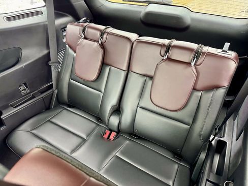 Certified 2020 Ford Explorer Platinum w/ Premium Technology Package image 15