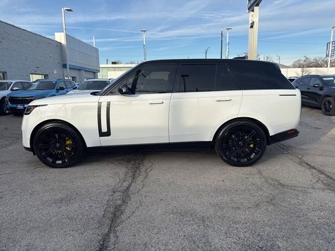 Used 2022 Land Rover Range Rover SE image 4