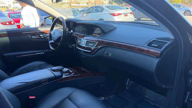 Used 2011 Mercedes-Benz S 550 4MATIC w/ Sport & Premium Pkgs image 7