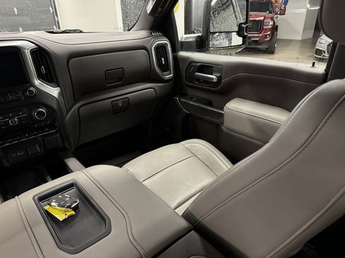 Used 2020 Chevrolet Silverado 2500 LTZ w/ LTZ Premium Package AWD/4WD image 32