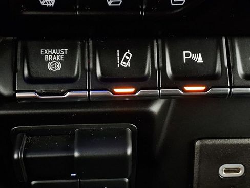 Used 2020 GMC Sierra 2500 AT4 w/ AT4 Premium Package image 21