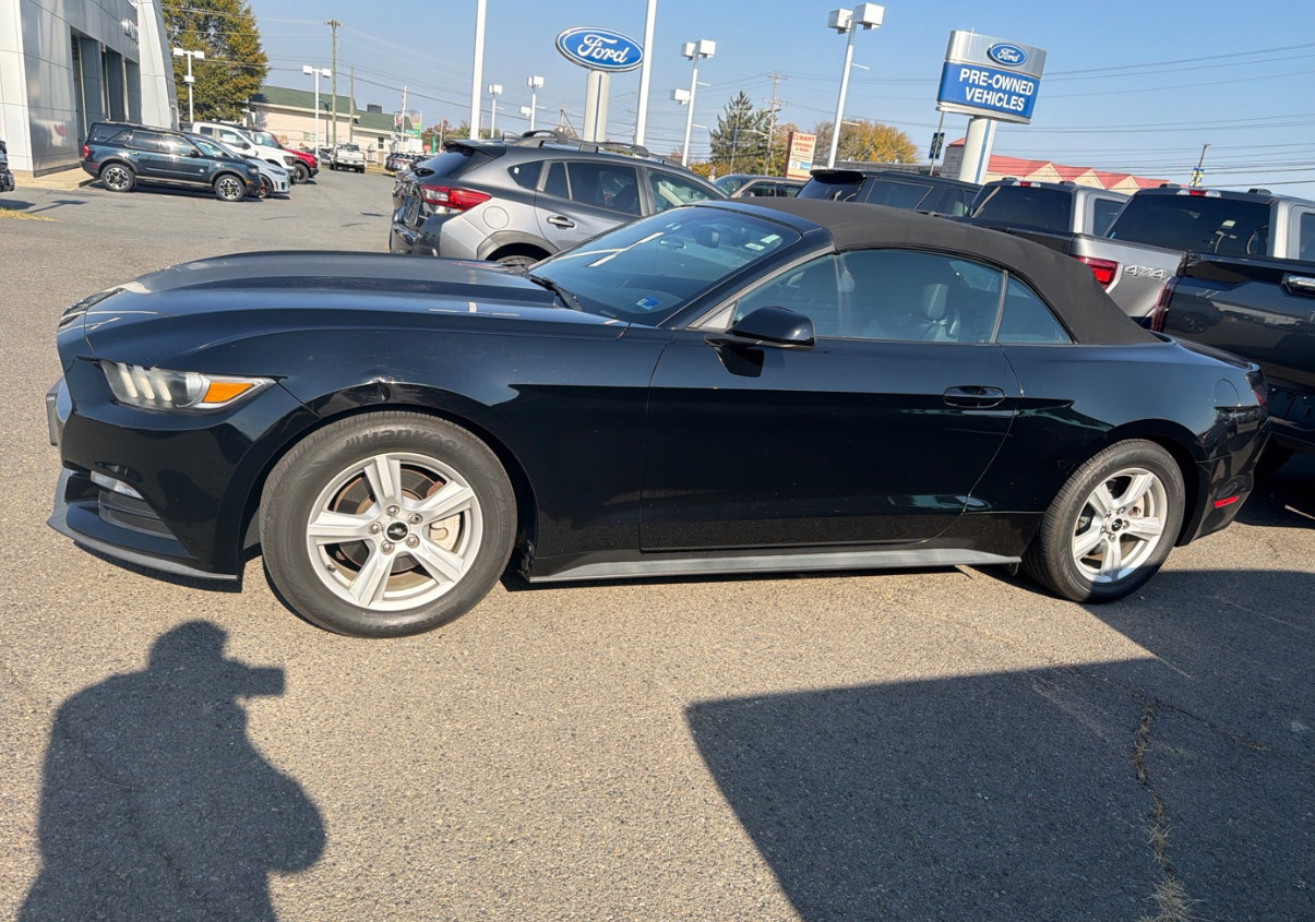 Used 2015 Ford Mustang Convertible RWD image 1