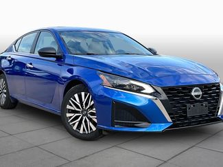 Used 2025 Nissan Altima 2.5 SV FWD video 2