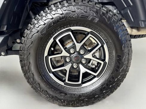 Used 2024 Jeep Gladiator Rubicon AWD/4WD image 37