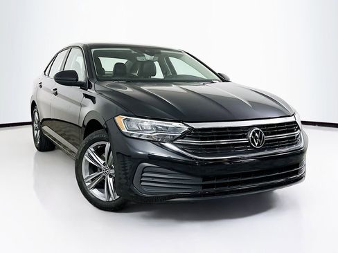 Used 2023 Volkswagen Jetta SE image 1