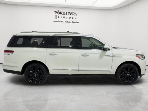 Used 2024 Lincoln Navigator L Reserve AWD/4WD image 6