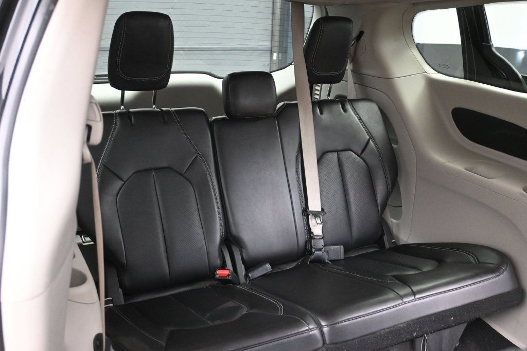 Used 2024 Chrysler Pacifica Touring-L FWD image 25