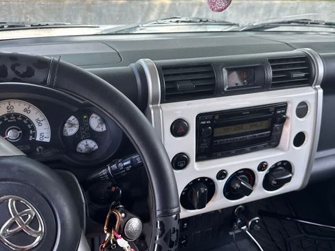 Used 2010 Toyota FJ Cruiser 2WD image 7