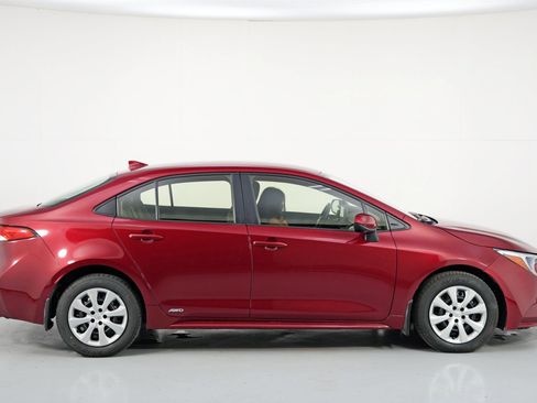 Used 2025 Toyota Corolla LE image 49