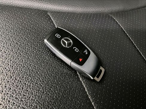 Used 2022 Mercedes-Benz GLC 300 image 12