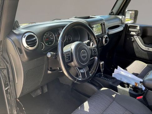 Used 2011 Jeep Wrangler Unlimited Sahara AWD/4WD image 14