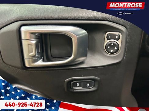 Used 2024 Jeep Wrangler Unlimited w/ Convenience Group AWD/4WD image 10