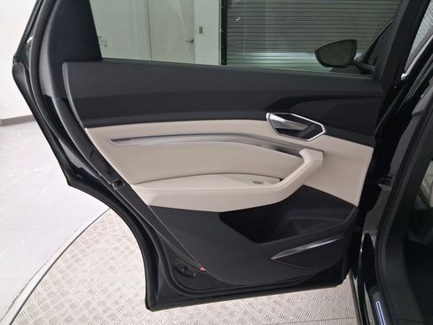Used 2022 Audi e-tron Premium Plus image 30