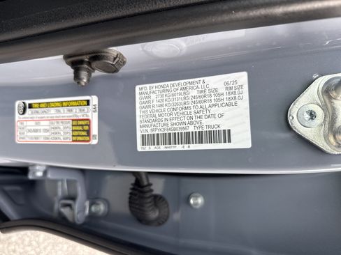 Certified 2025 Honda Ridgeline Black Edition image 37