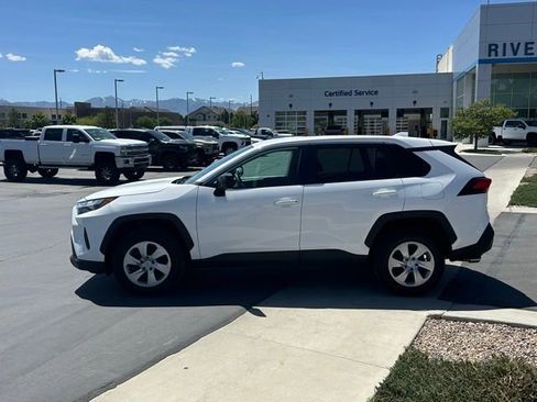 Used 2023 Toyota RAV4 LE AWD/4WD image 20