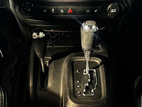 Used 2016 Jeep Wrangler Unlimited Sahara w/ Dual Top Group AWD/4WD image 20