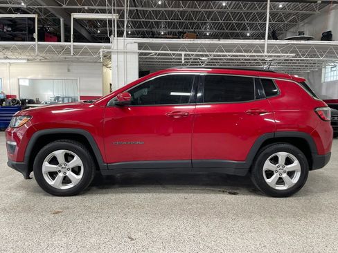 Used 2017 Jeep Compass Latitude FWD image 9