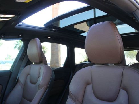 Used 2022 Volvo XC60 T8 Inscription Expression w/ Advanced Package AWD/4WD image 12