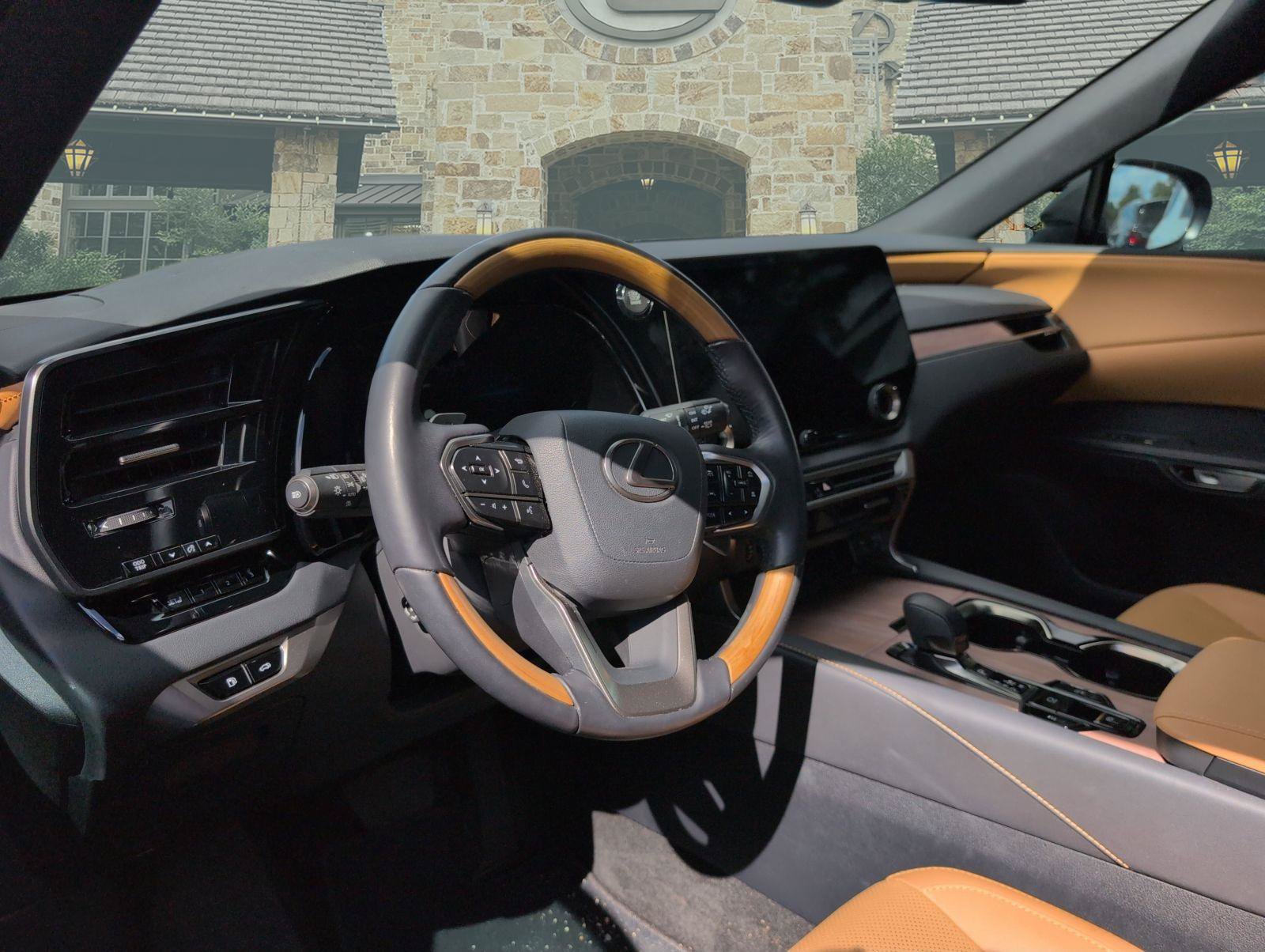 Used 2025 Lexus RX 350 Premium w/ Accessory Package (Z1) FWD image 6