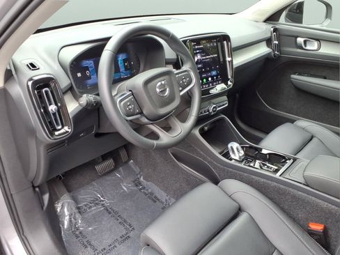 Certified 2026 Volvo XC40 B5 Plus AWD/4WD image 22