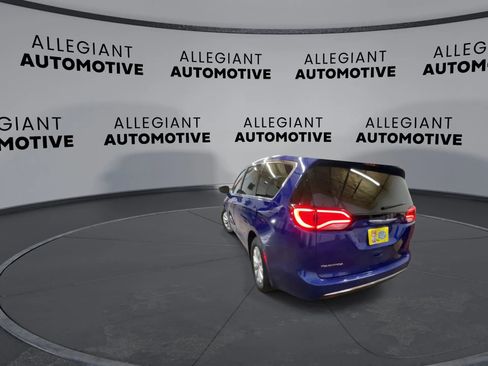 Used 2018 Chrysler Pacifica Touring Plus image 9