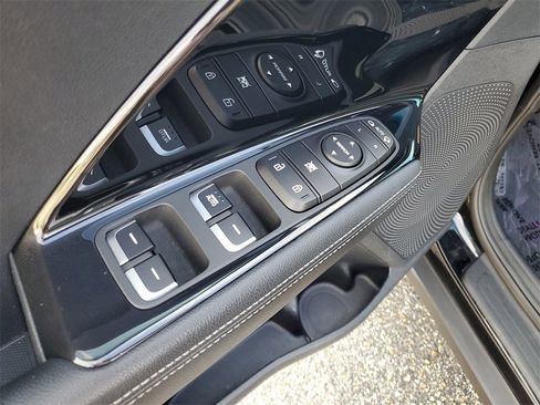 Used 2020 Kia Niro Touring image 9