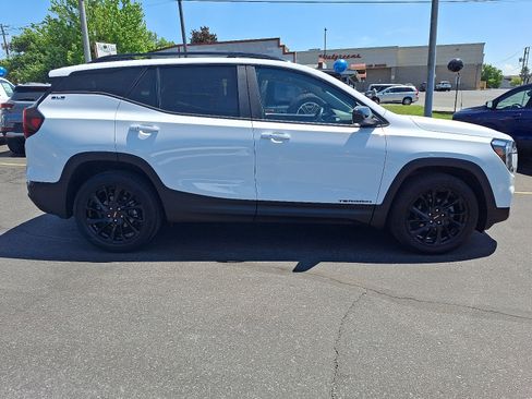 Used 2023 GMC Terrain SLE w/ Elevation Edition AWD/4WD image 6