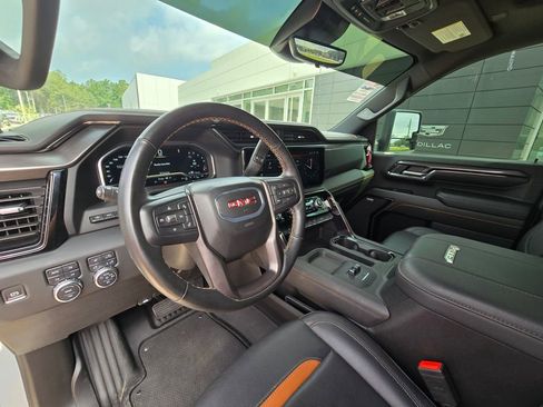 Used 2024 GMC Sierra 2500 AT4 w/ AT4 Premium Plus Package AWD/4WD image 14