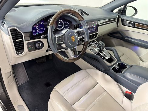 Certified 2022 Porsche Cayenne E-Hybrid Coupe AWD/4WD image 4