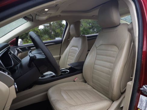 Used 2013 Ford Fusion SE FWD image 6