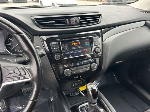 Used 2021 Nissan Rogue Sport SV image 28