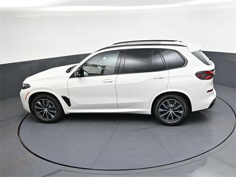 New 2026 BMW X5 M60i w/ Executive Package image 22