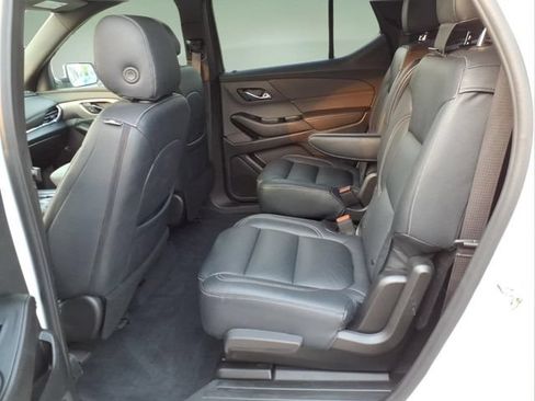 Used 2023 Chevrolet Traverse LT FWD image 12