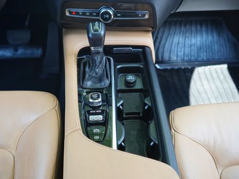Used 2019 Volvo XC90 T6 Momentum w/ Protection Package Premier AWD/4WD image 22