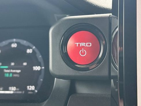 Certified 2025 Toyota Tacoma TRD Off-Road AWD/4WD image 26