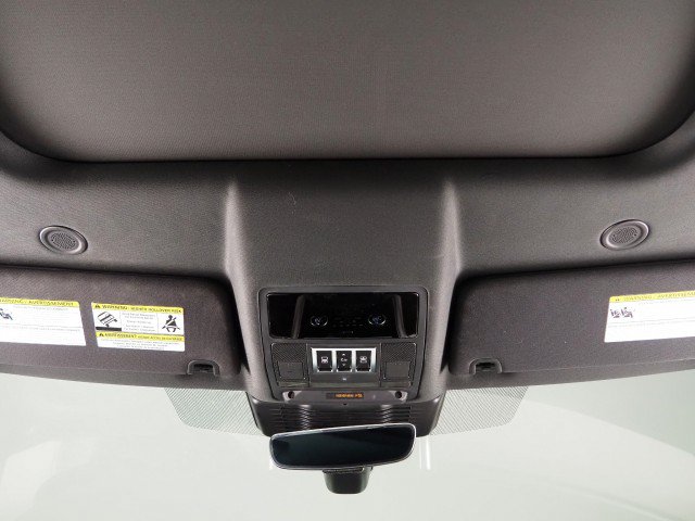 Used 2024 Land Rover Discovery Dynamic SE AWD/4WD image 76
