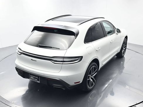 Certified 2023 Porsche Macan AWD/4WD image 39