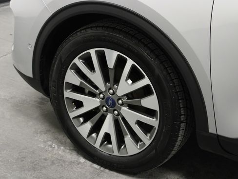 Used 2020 Ford Escape Titanium image 10