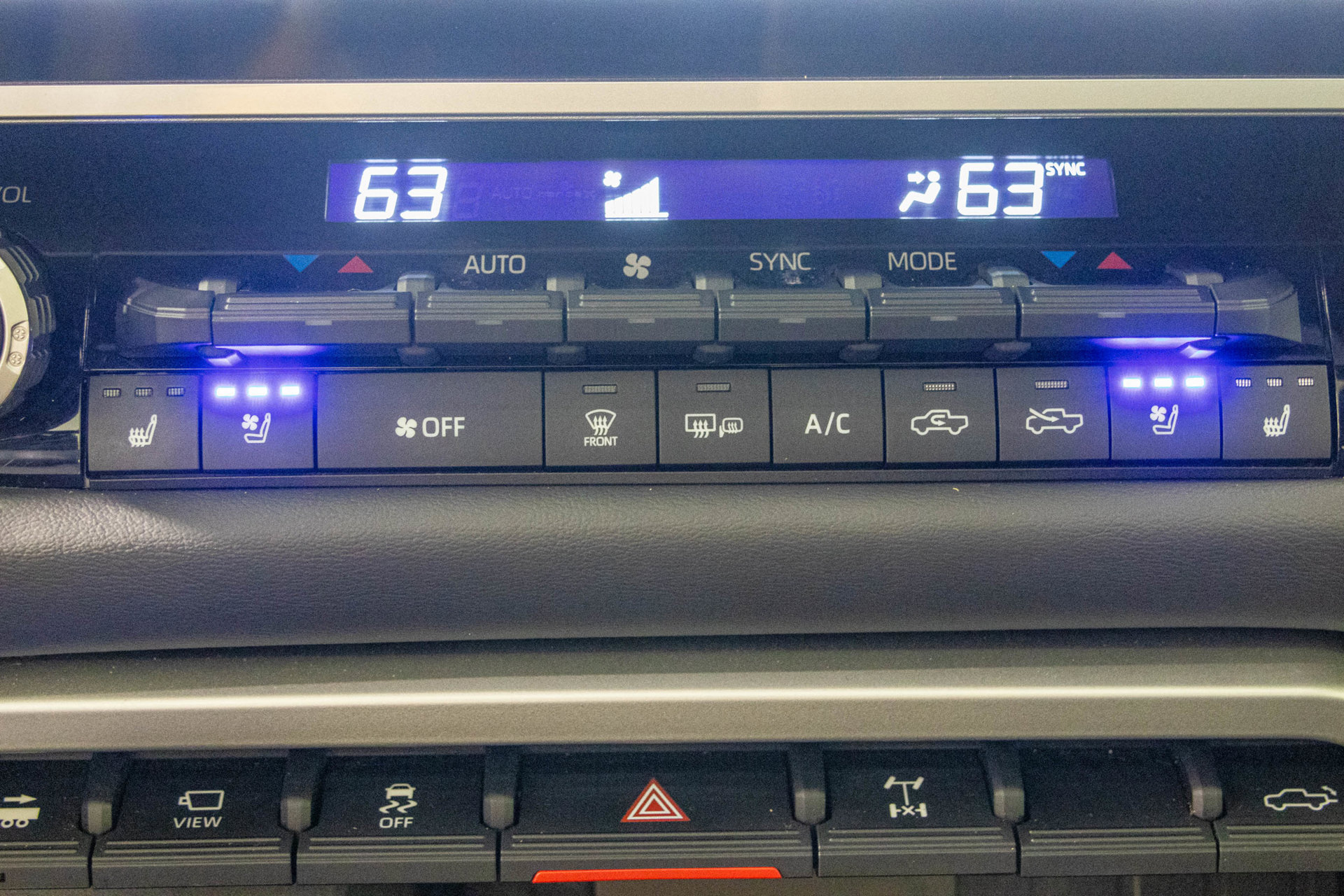Used 2025 Toyota Tundra Platinum w/ TRD Off-Road Package AWD/4WD image 27