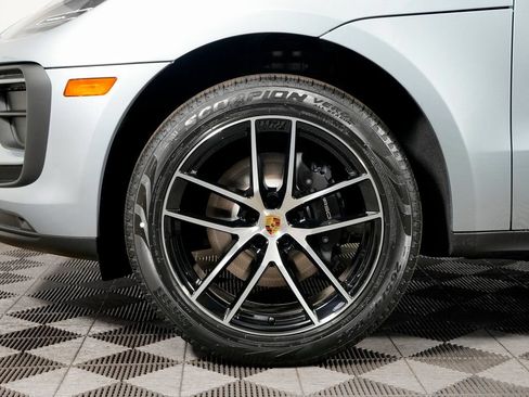 Used 2026 Porsche Macan AWD/4WD image 38