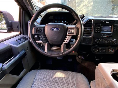 Used 2017 Ford F150 XLT image 5