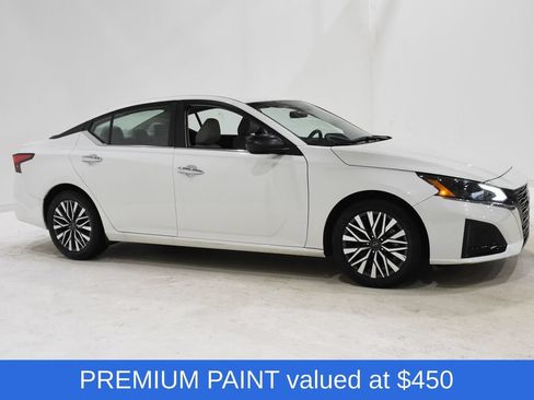 Used 2025 Nissan Altima 2.5 SV FWD image 3