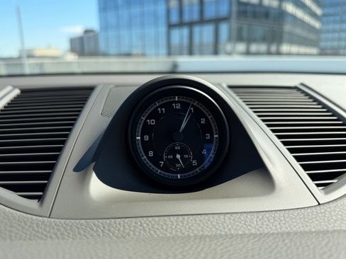 Certified 2025 Porsche Macan image 32