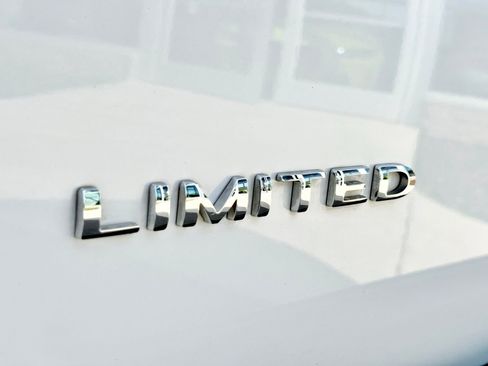 Used 2017 Ford Expedition EL Limited image 11