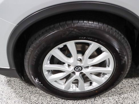 Used 2020 Nissan Rogue SV FWD image 11