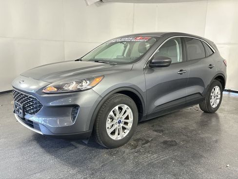 Used 2022 Ford Escape SE w/ Cold Weather Package FWD image 4