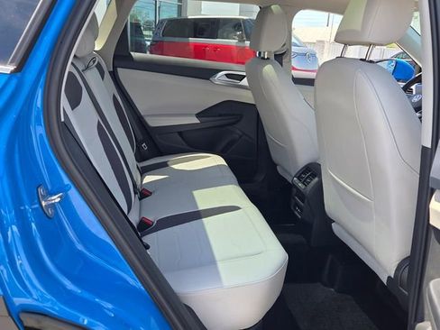 New 2026 Volkswagen Taos SE image 15