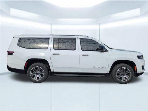 Used 2024 Jeep Wagoneer L Series II image 7